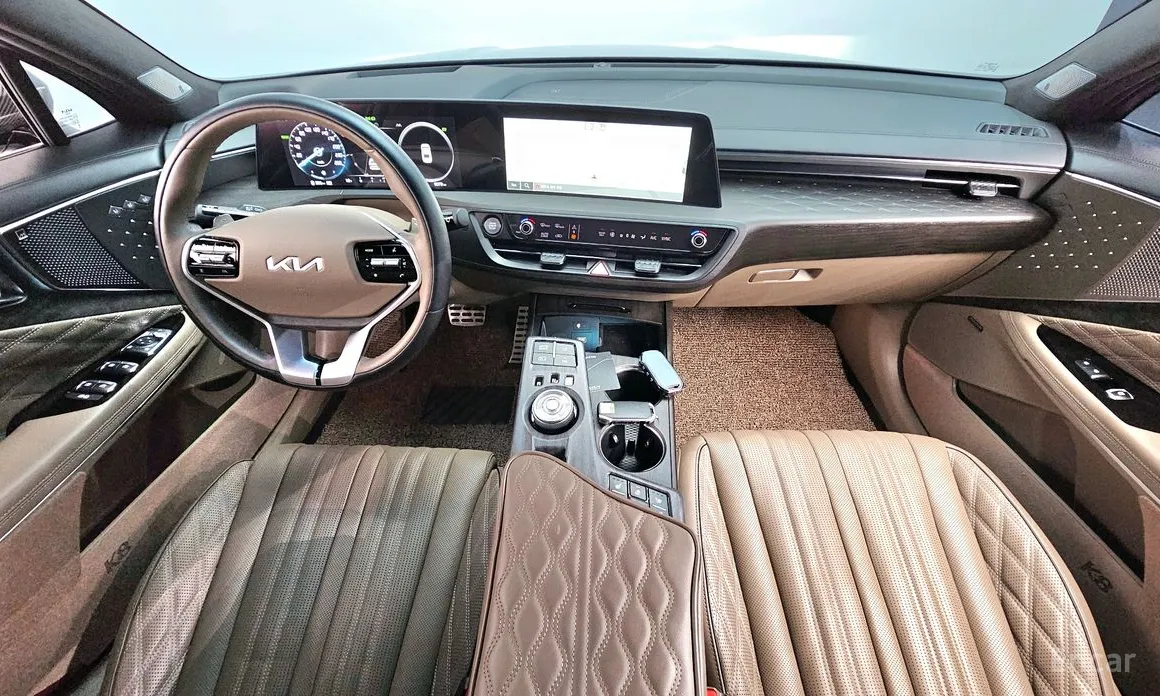 Photo 7 - Kia K8
