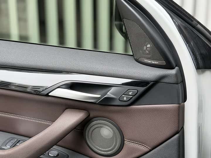Фото 6 - BMW X1