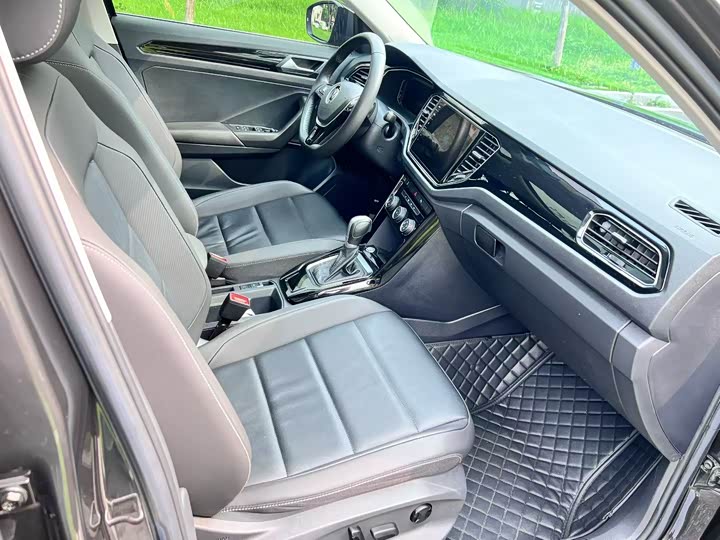 Фото 5 - Volkswagen T-Roc