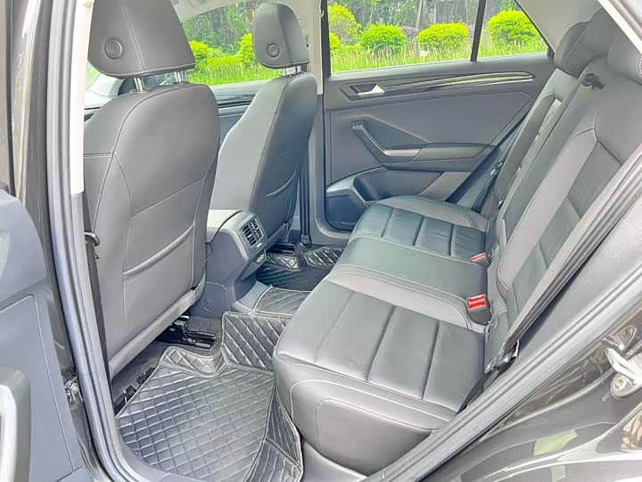 Фото 9 - Volkswagen T-Roc