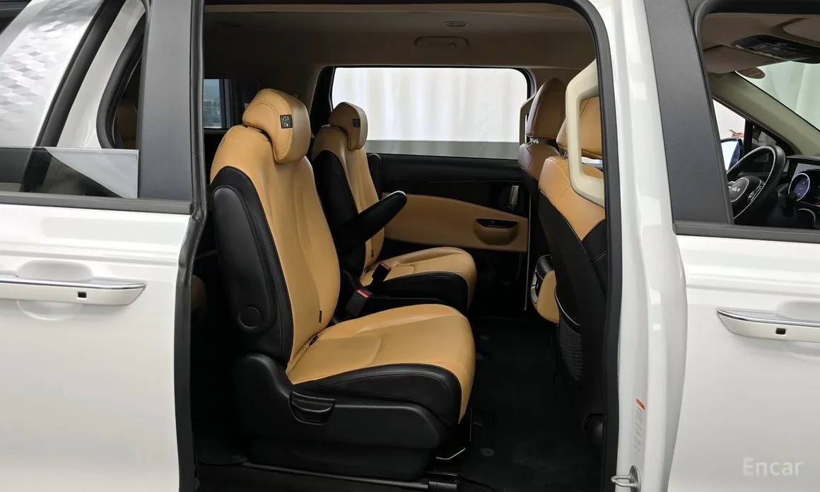 Фото 11 - Kia Carnival