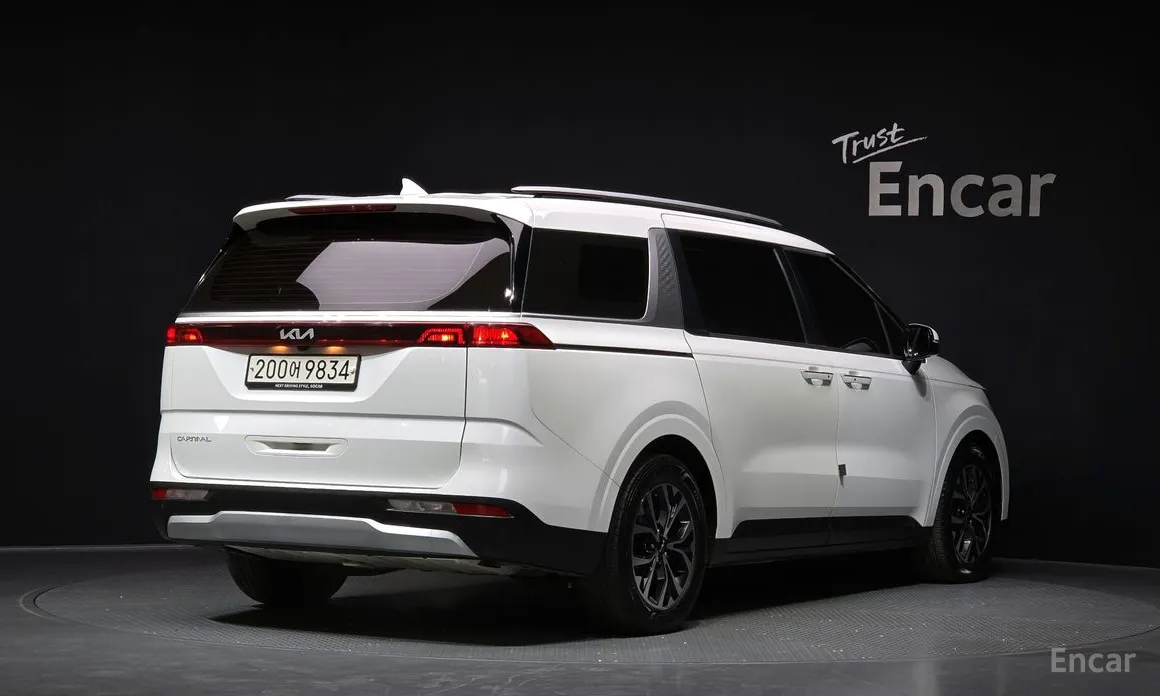 Фото 2 - Kia Carnival