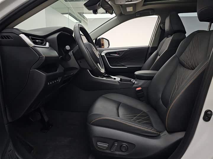 Toyota RAV4 2024 2024款 2.0L CVT两驱风尚Plus版