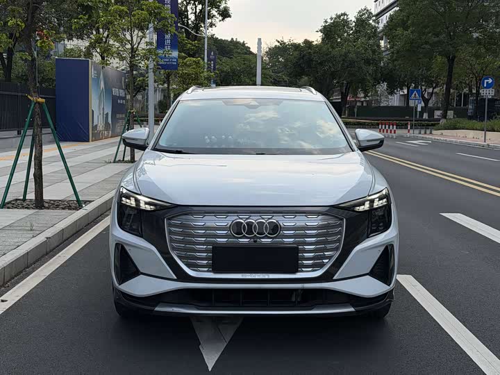 Фото 2 - Audi Q5 e-tron