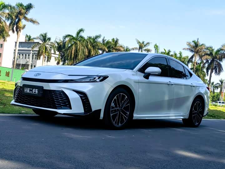 Toyota Camry 2026 2026款 双擎 2.0HSE 运动Lite版