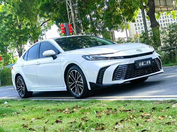 Toyota Camry 2026 2026款 双擎 2.0HSE 运动Lite版