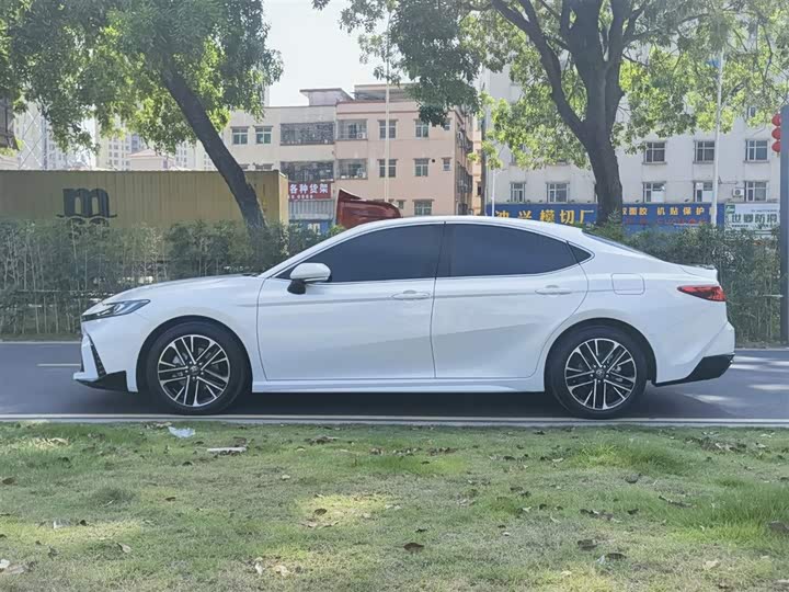 Toyota Camry 2026 2026款 双擎 2.0HSE 运动Lite版