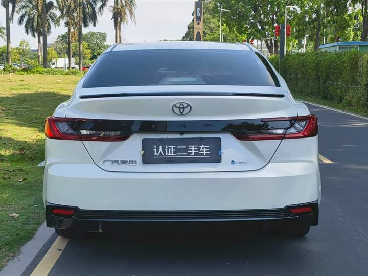 Toyota Camry 2026 2026款 双擎 2.0HSE 运动Lite版