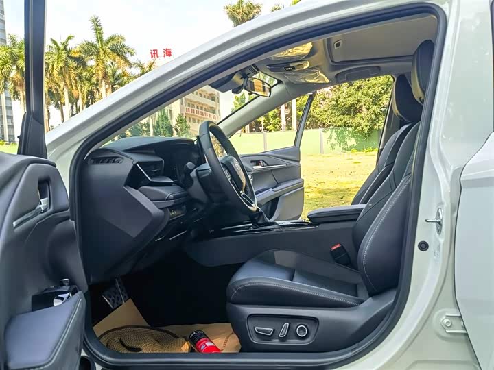 Toyota Camry 2026 2026款 双擎 2.0HSE 运动Lite版