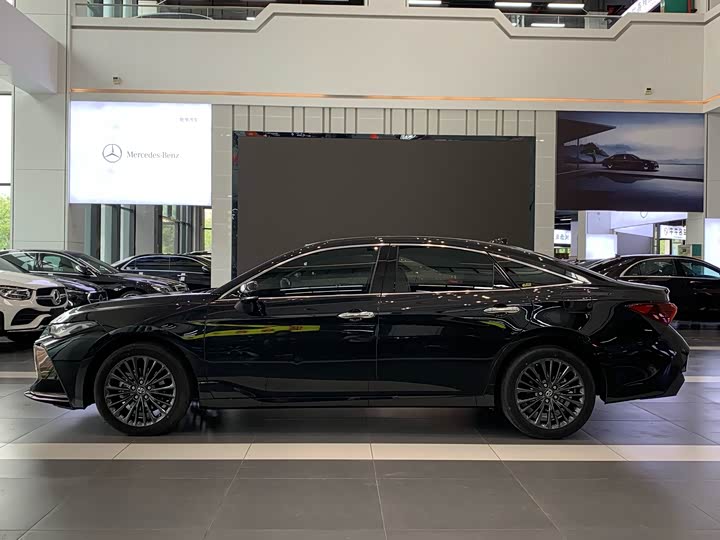 Фото 4 - Toyota Avalon
