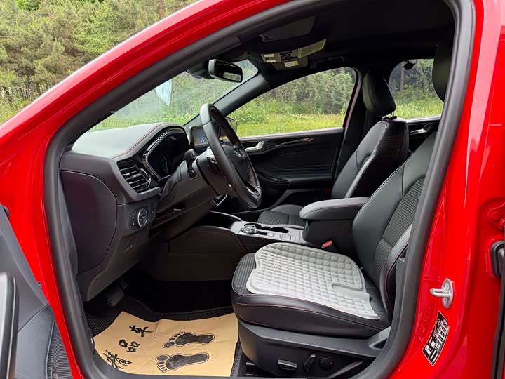 Ford Focus 2021 2021款 三厢 EcoBoost 180 自动ST Line