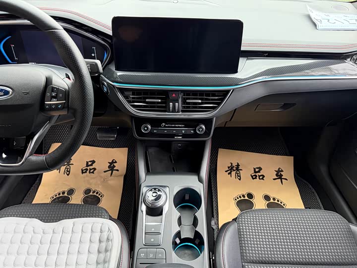 Ford Focus 2021 2021款 三厢 EcoBoost 180 自动ST Line