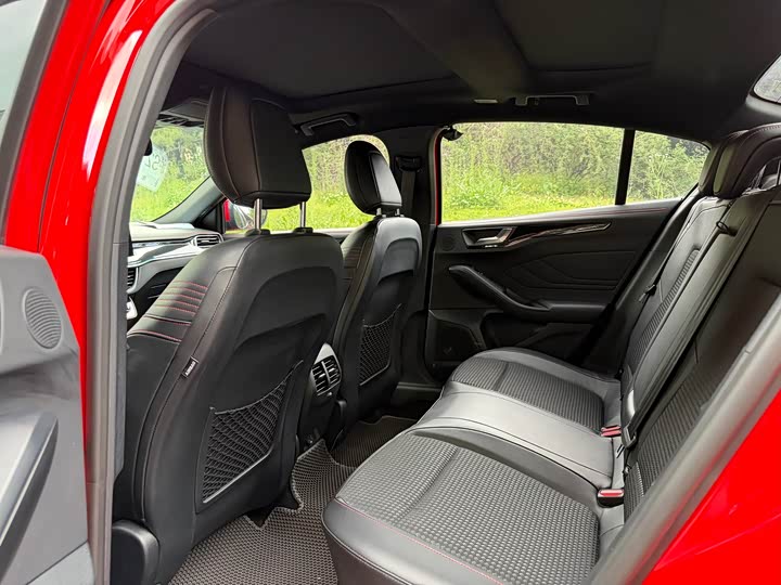 Ford Focus 2021 2021款 三厢 EcoBoost 180 自动ST Line