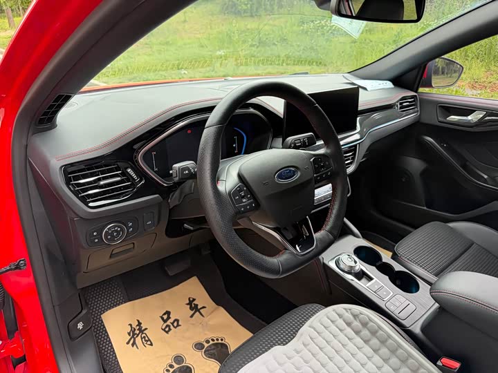 Ford Focus 2021 2021款 三厢 EcoBoost 180 自动ST Line