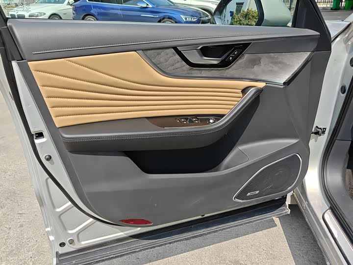 Фото 7 - Hongqi HS5