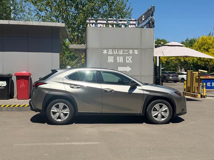 Lexus UX 2022 2022款 260h 探·趣版