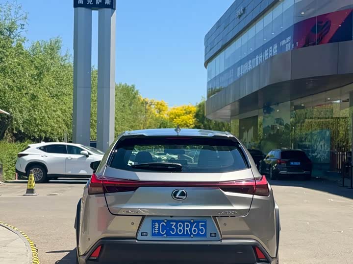 Lexus UX 2022 2022款 260h 探·趣版
