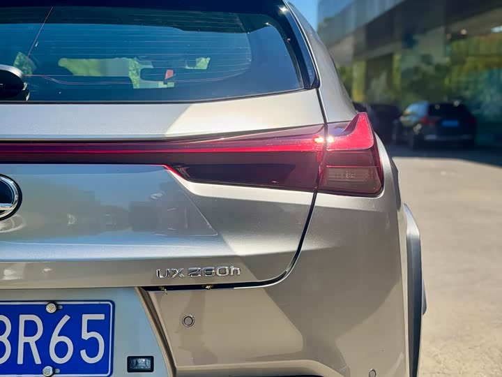 Lexus UX 2022 2022款 260h 探·趣版