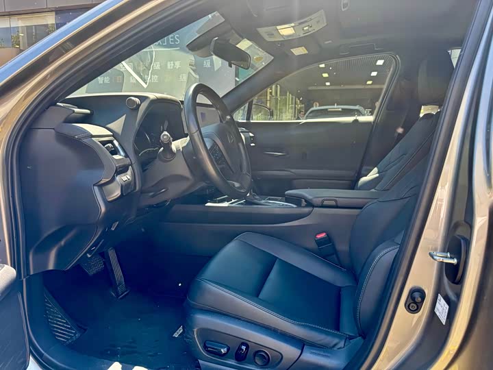 Lexus UX 2022 2022款 260h 探·趣版