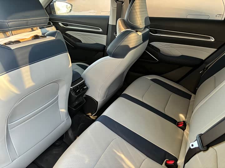 Фото 6 - Geely Emgrand