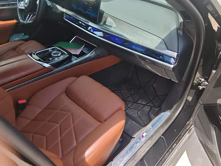 BMW i7 2023 2023款 eDrive50L 领先M运动套装