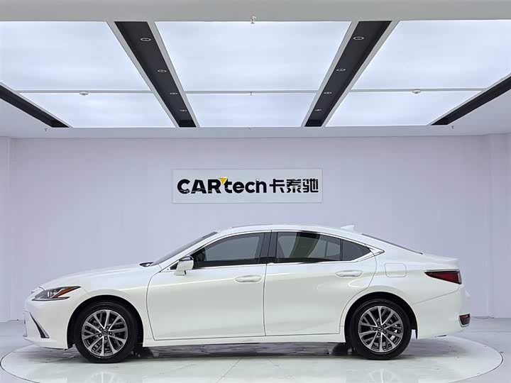 Фото 2 - Lexus ES