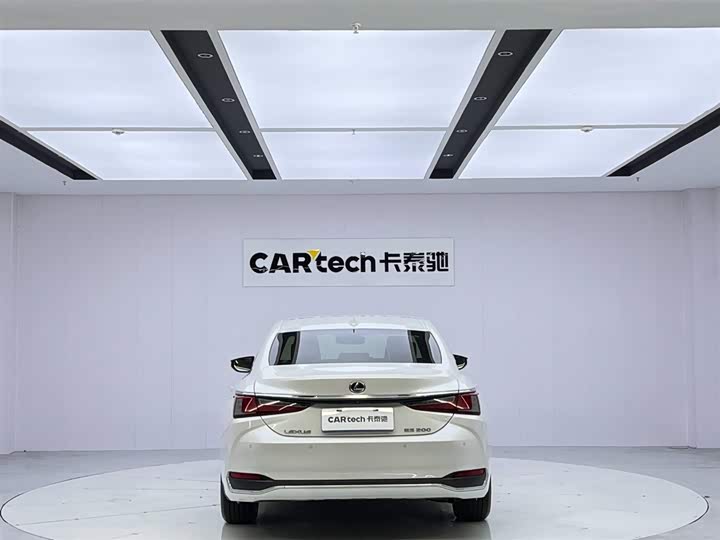 Фото 4 - Lexus ES