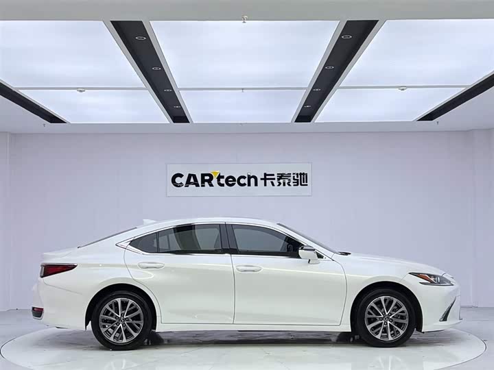 Фото 6 - Lexus ES