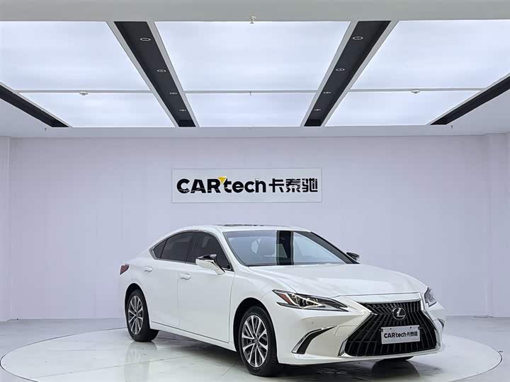 Фото 7 - Lexus ES