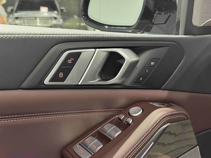 BMW X5 2026 2026款 改款 xDrive 40Li M运动曜夜套装