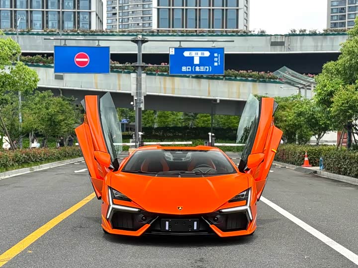2023 Lamborghini Revuelto
