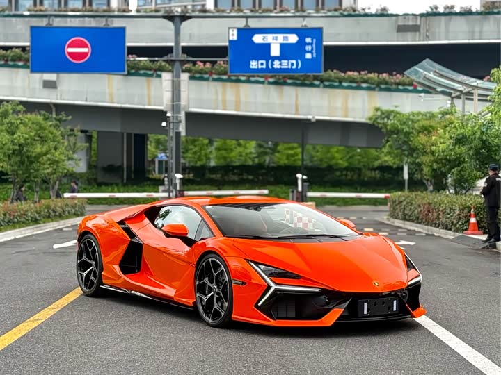 2023 Lamborghini Revuelto