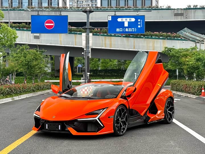 2023 Lamborghini Revuelto