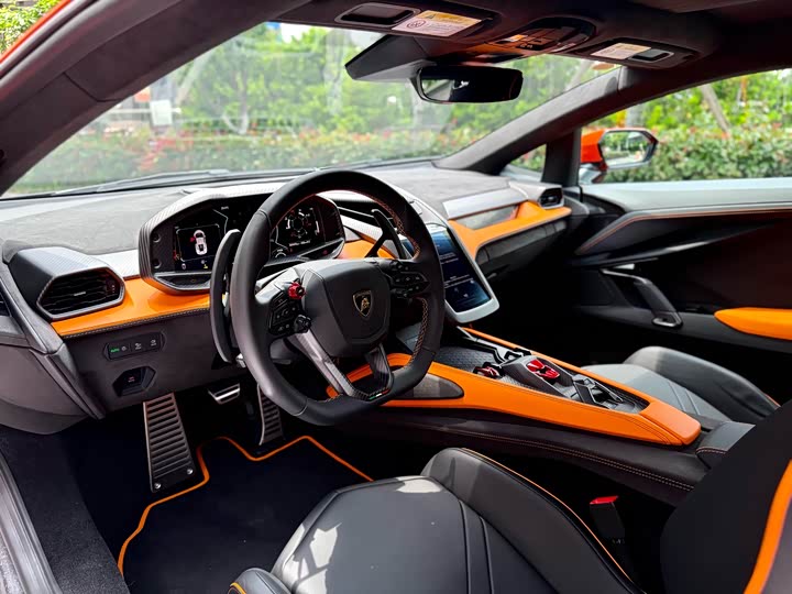 2023 Lamborghini Revuelto