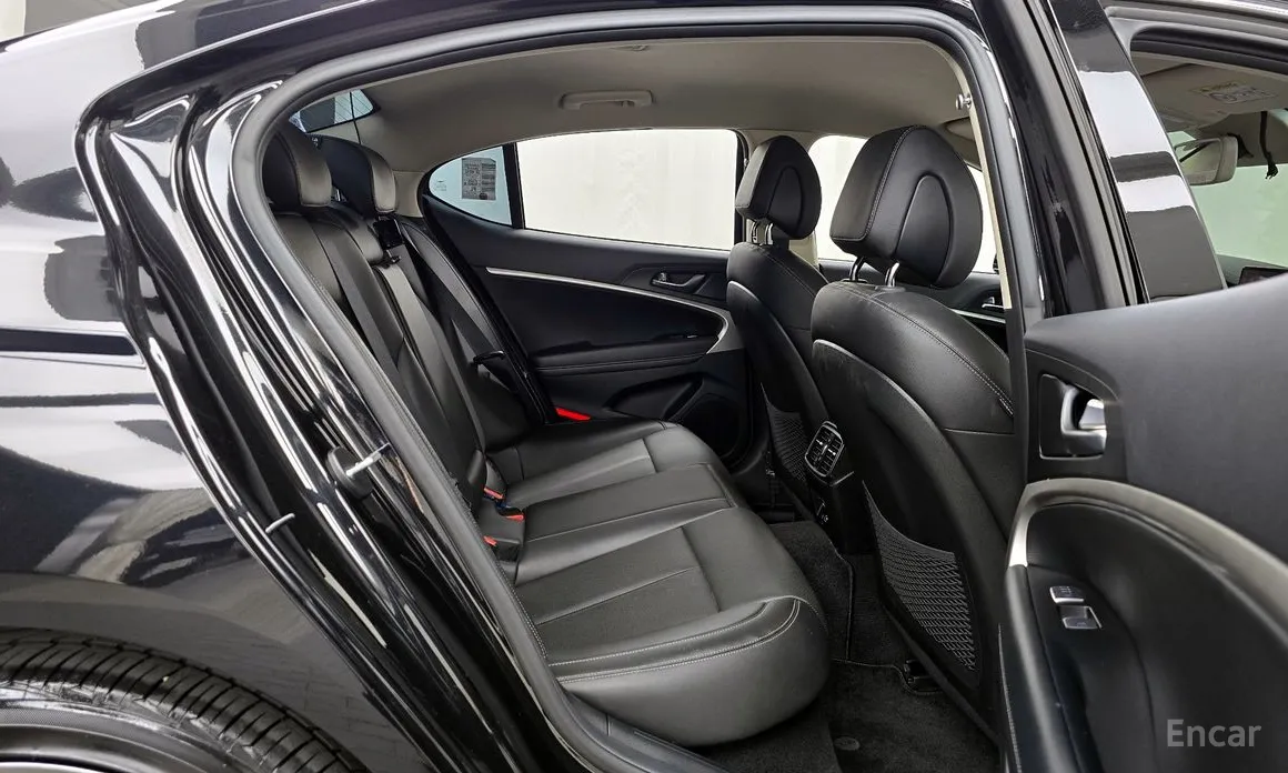 Photo 11 - Genesis G70