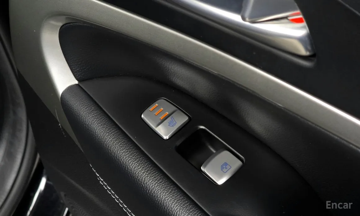 Photo 18 - Genesis G70