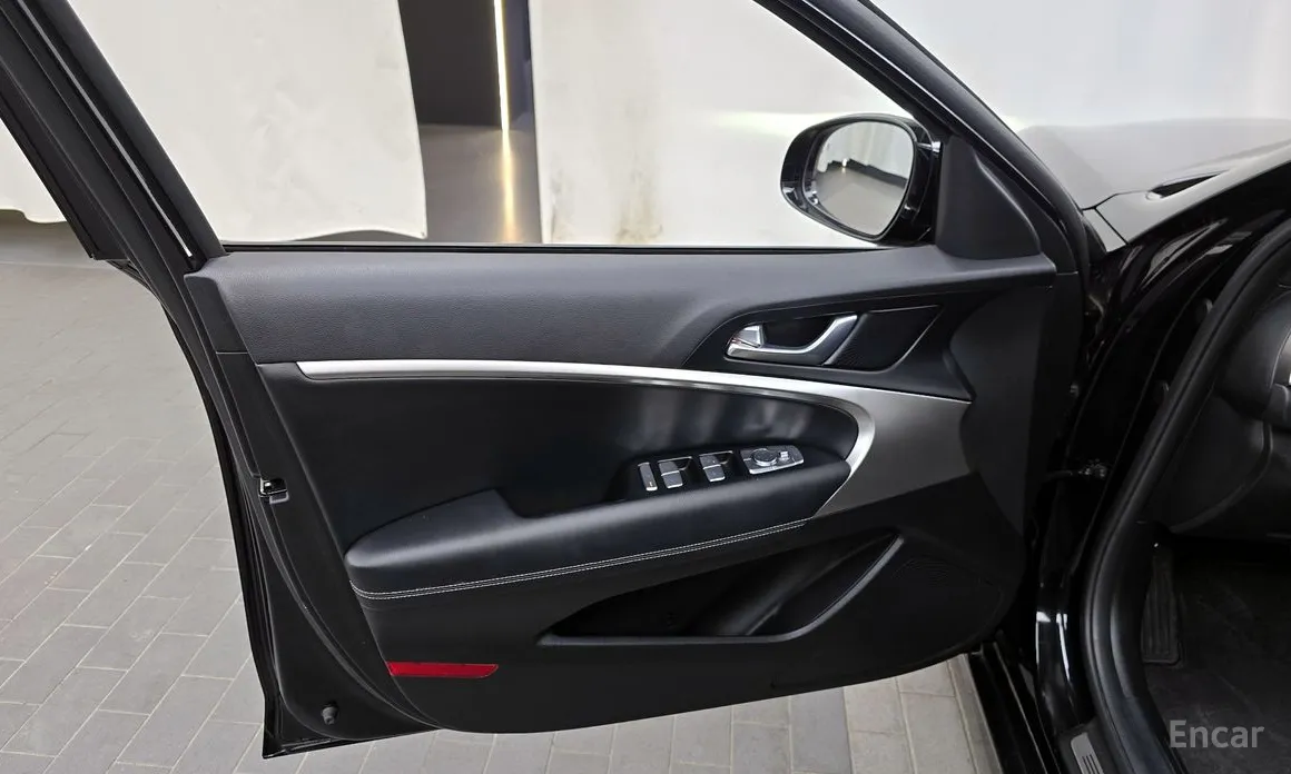 Photo 24 - Genesis G70