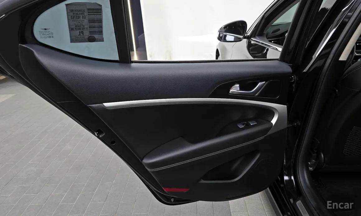 Photo 25 - Genesis G70