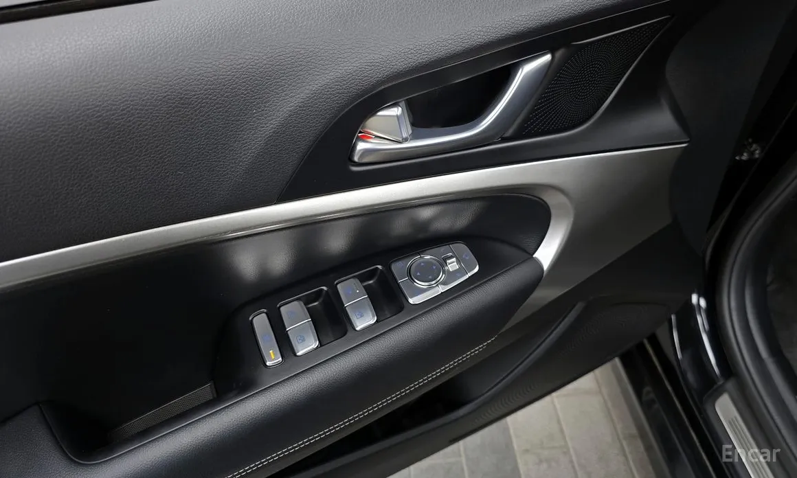 Photo 27 - Genesis G70