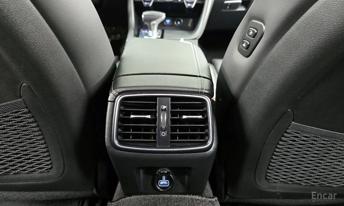 Photo 31 - Genesis G70