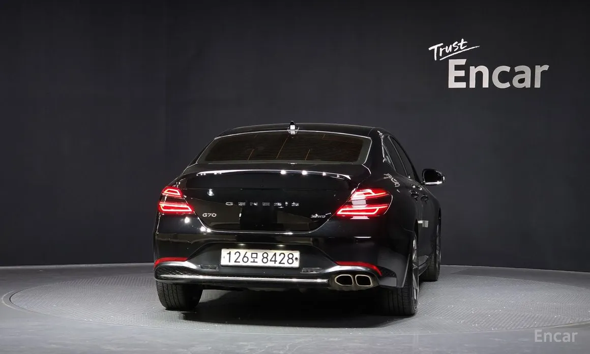 Photo 4 - Genesis G70