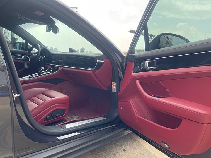 Фото 14 - Porsche Panamera