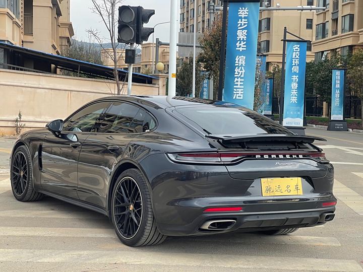 Фото 18 - Porsche Panamera