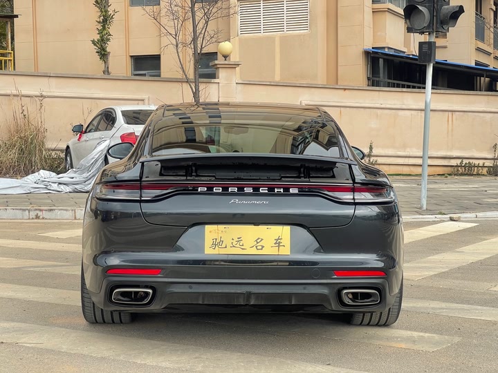 Фото 19 - Porsche Panamera