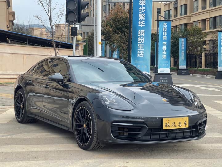 Фото 2 - Porsche Panamera