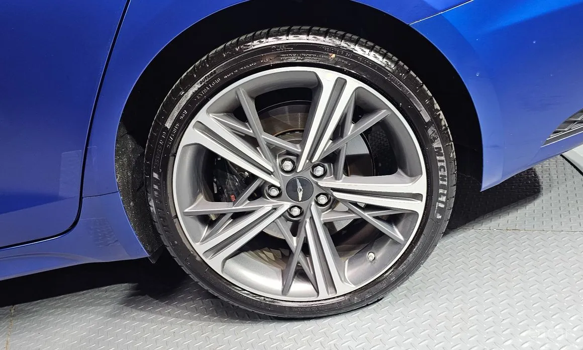 Genesis G70 2022 Gasoline 2.5T 4WD