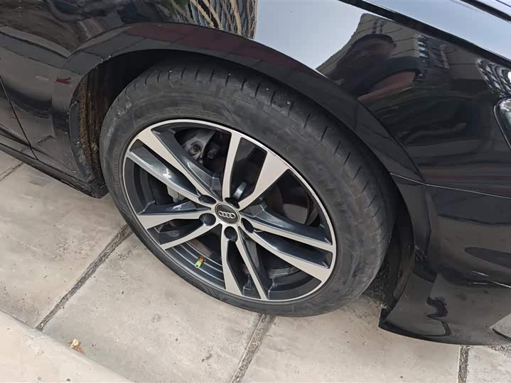 Фото 6 - Audi A6L