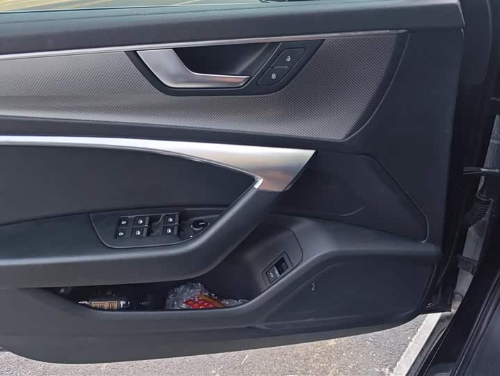 Фото 7 - Audi A6L