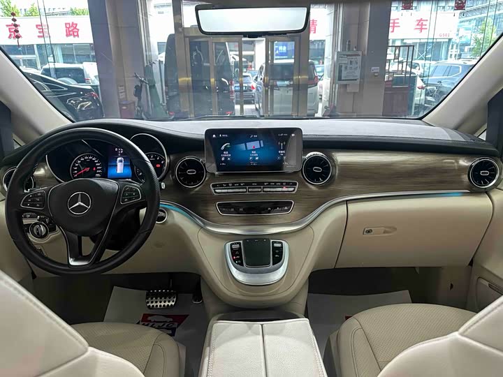 Фото 7 - Mercedes-Benz V-Class