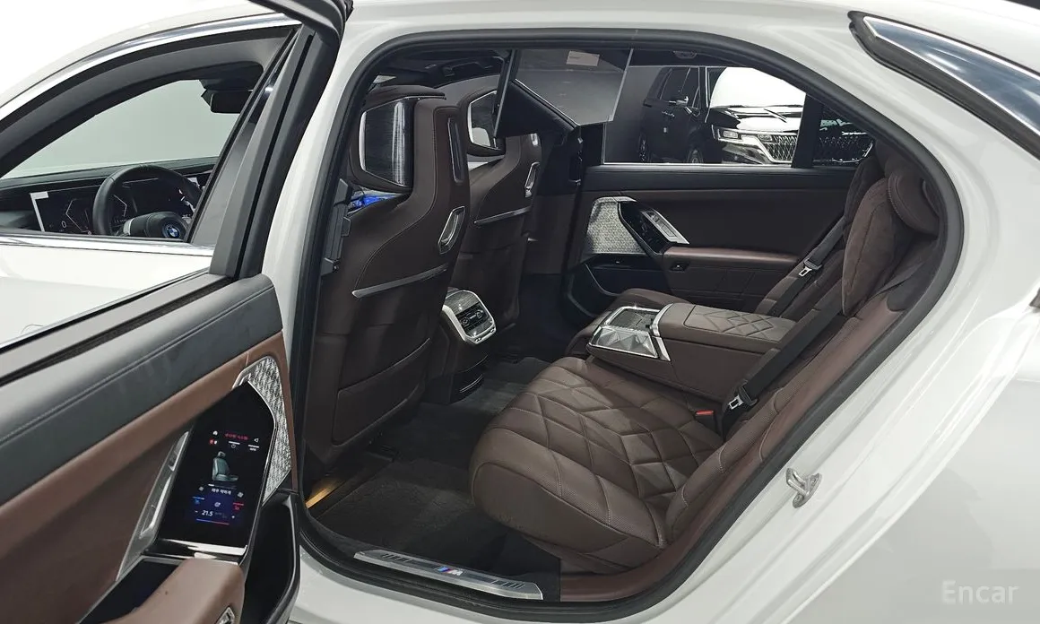 BMW 7 Series 2022 750e xDrive M Sport